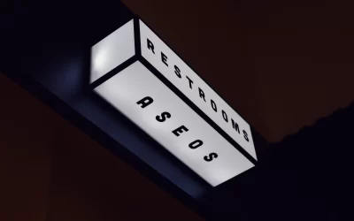 Scritte al LED personalizzate su plexiglass con distanziali